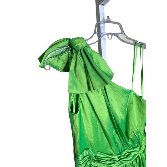 Mac Duggal NWT One Shoulder Bow Asymmetrical Hem Gown in Spring Green Size 4 - Picture 5 of 11